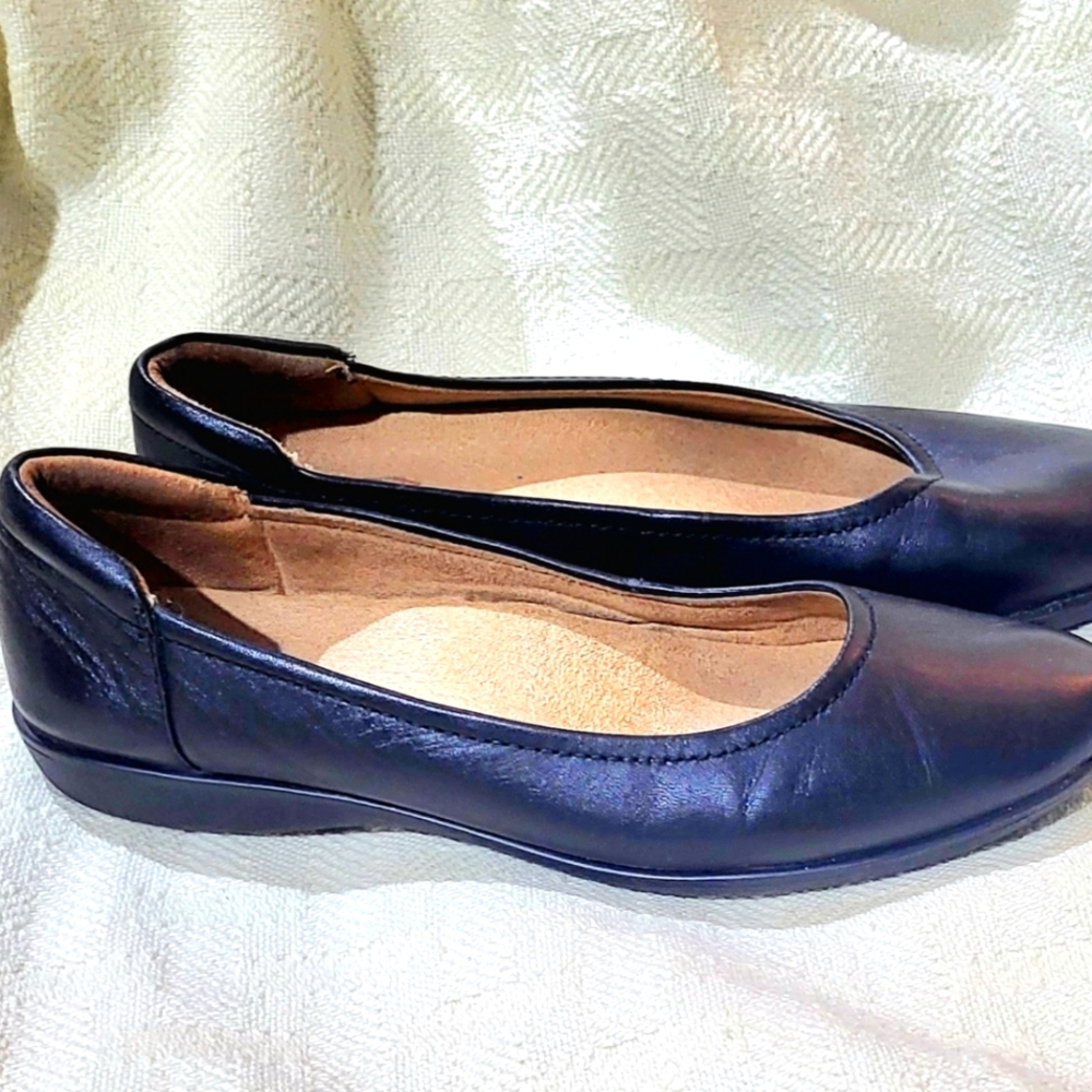 Black leather ballet flats, Size 7.5